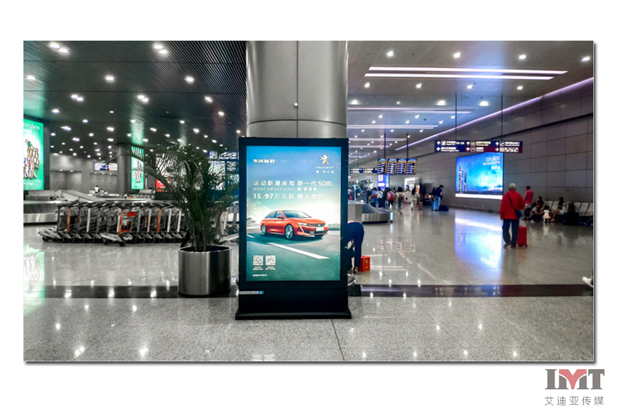 成都机场转动灯箱广告